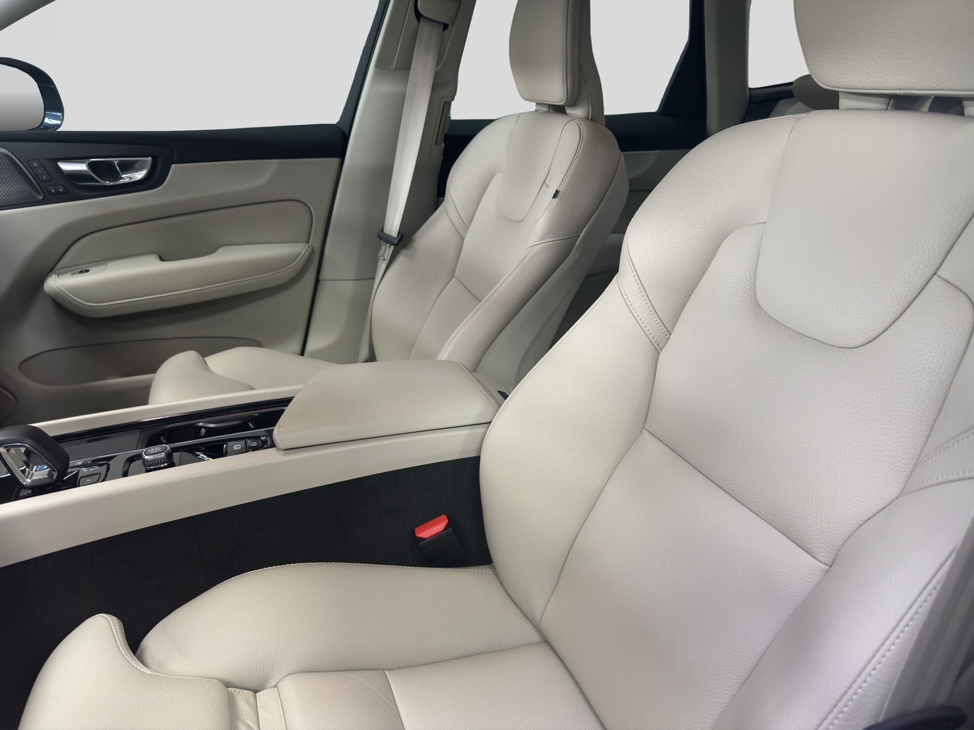 VOLVO XC60 B5 Benzin Mild Hybrid AWD Core Geartronic-image-6