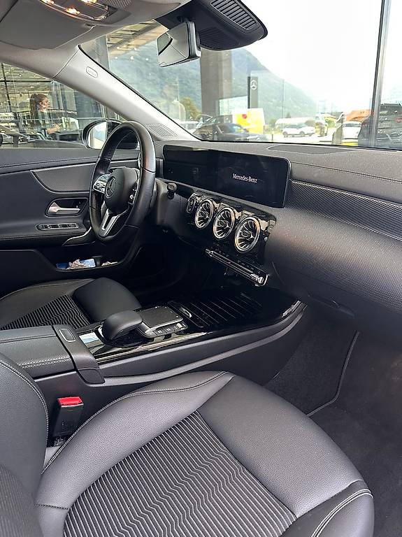 MERCEDES-BENZ CLA 180-image-3