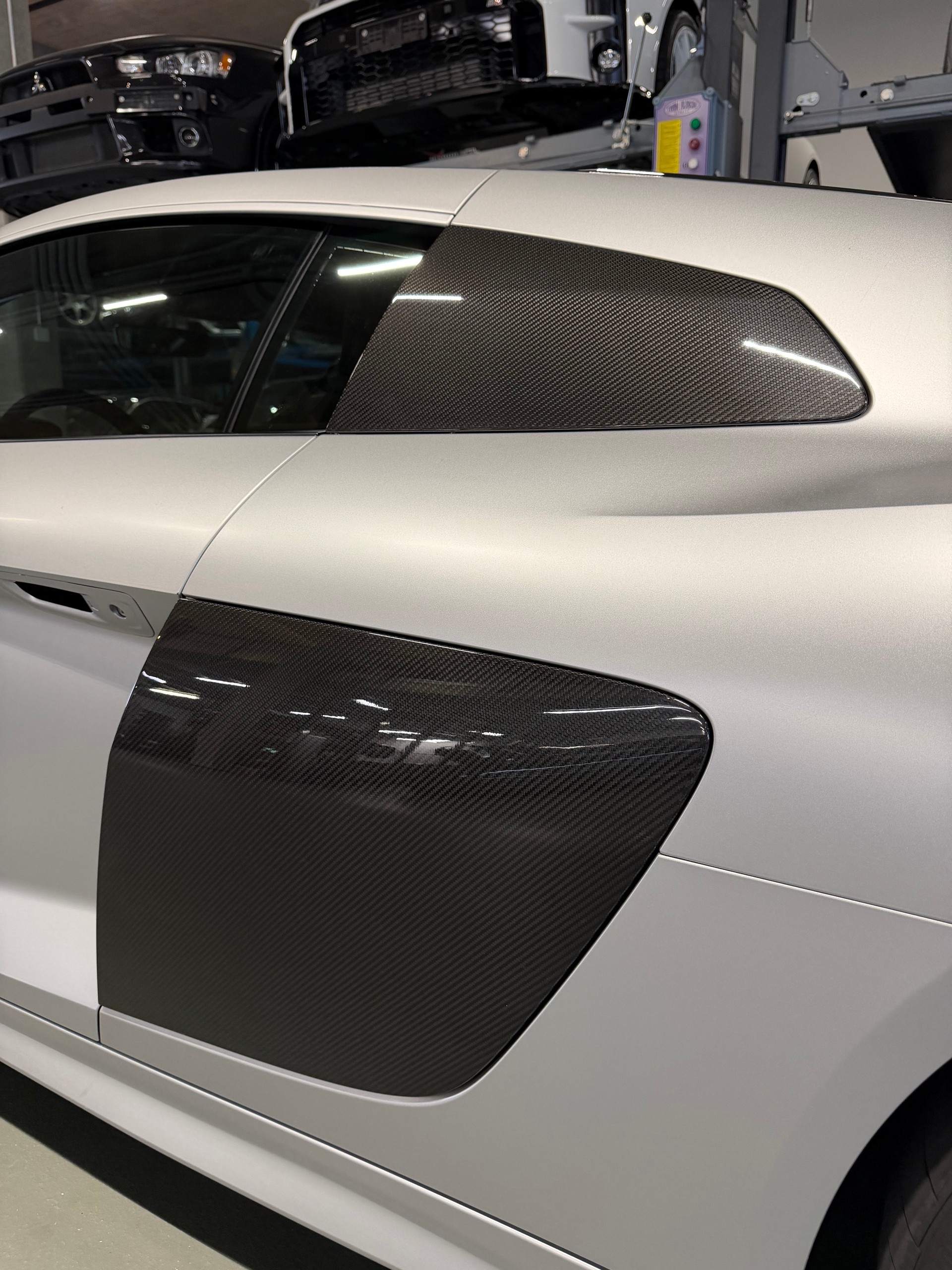 AUDI R8 Coupé 5.2 plus S-Tronic *CAPRISTO-VOSSEN-KW*-image-6