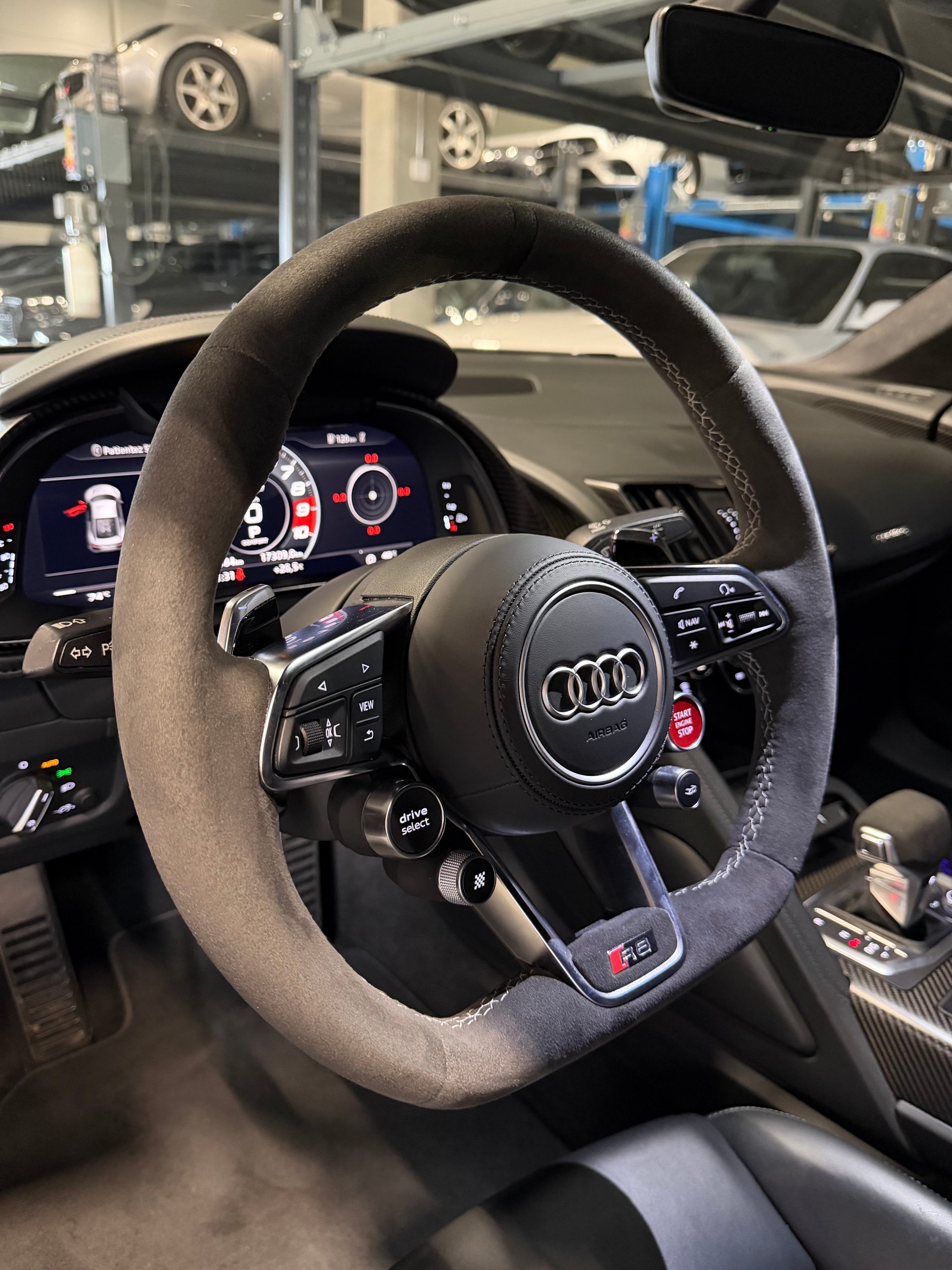 AUDI R8 Coupé 5.2 plus S-Tronic *CAPRISTO-VOSSEN-KW*-image-10