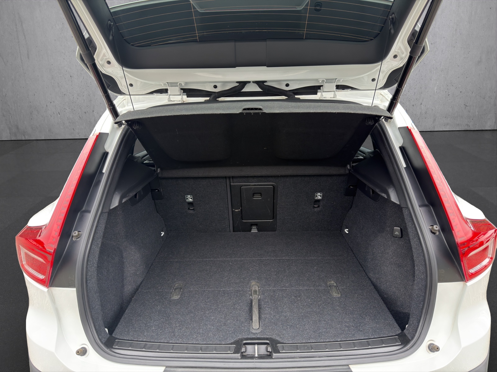 VOLVO XC40 1.5 T2 Momentum-image-16