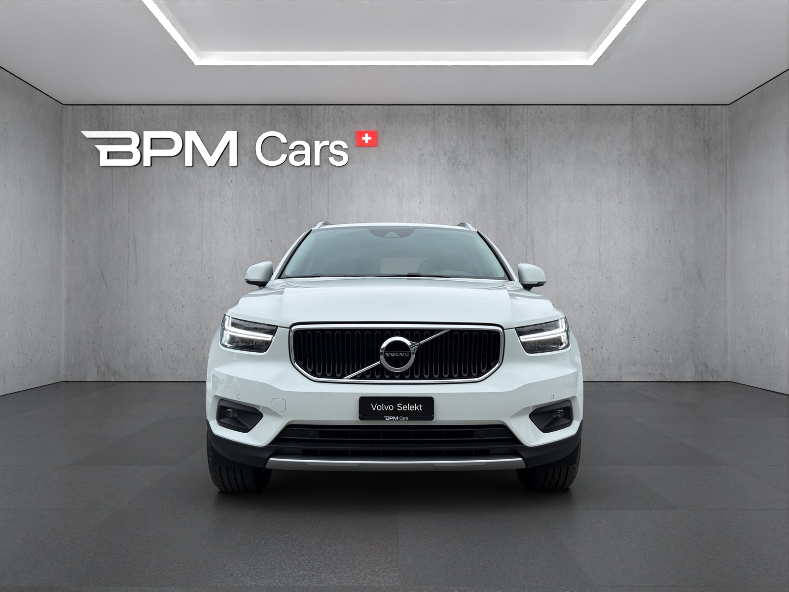 VOLVO XC40 1.5 T2 Momentum-image-1