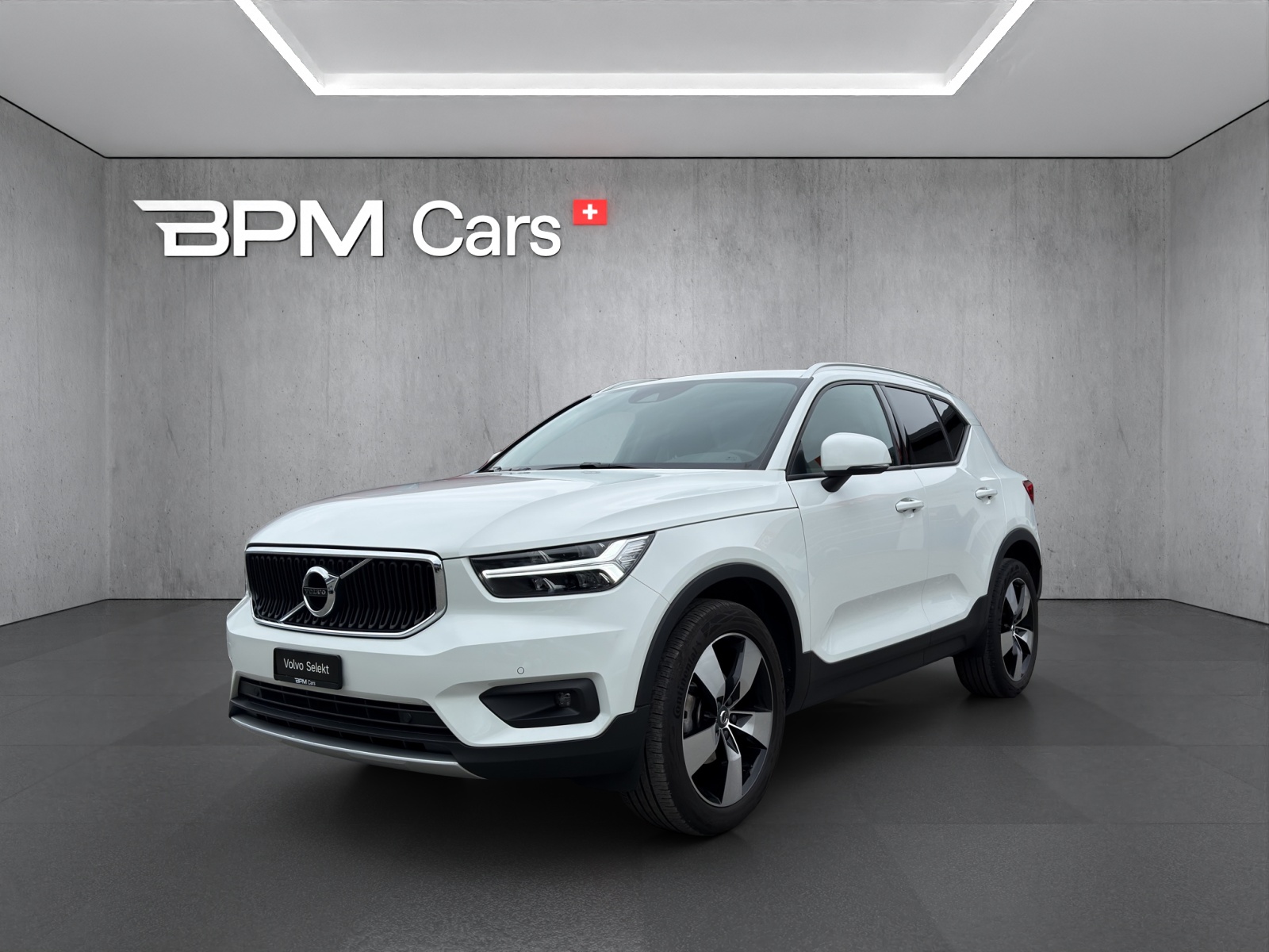 VOLVO XC40 1.5 T2 Momentum-image-0