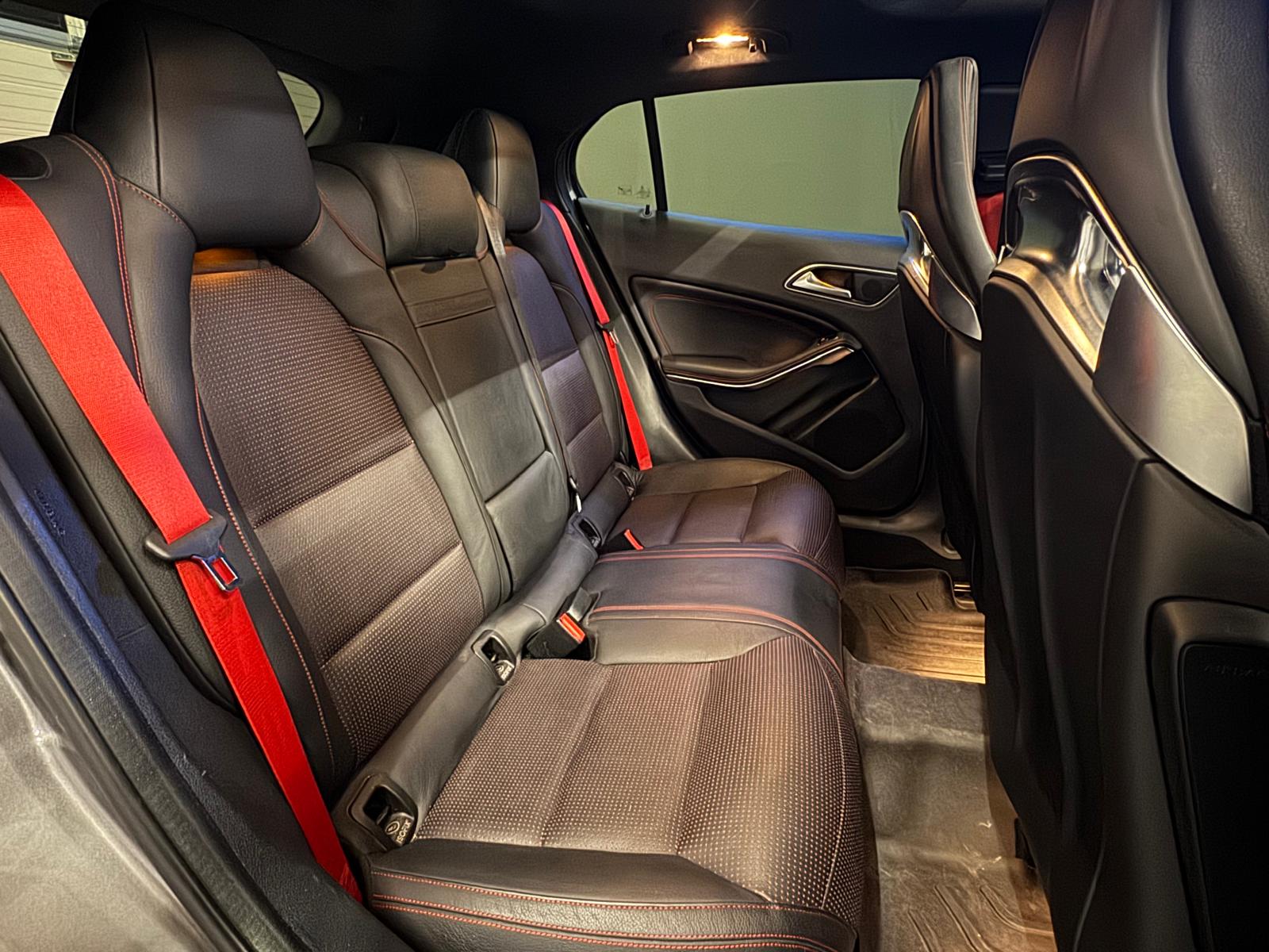 MERCEDES-BENZ GLA 45 AMG 4Matic 7G-DCT-image-12