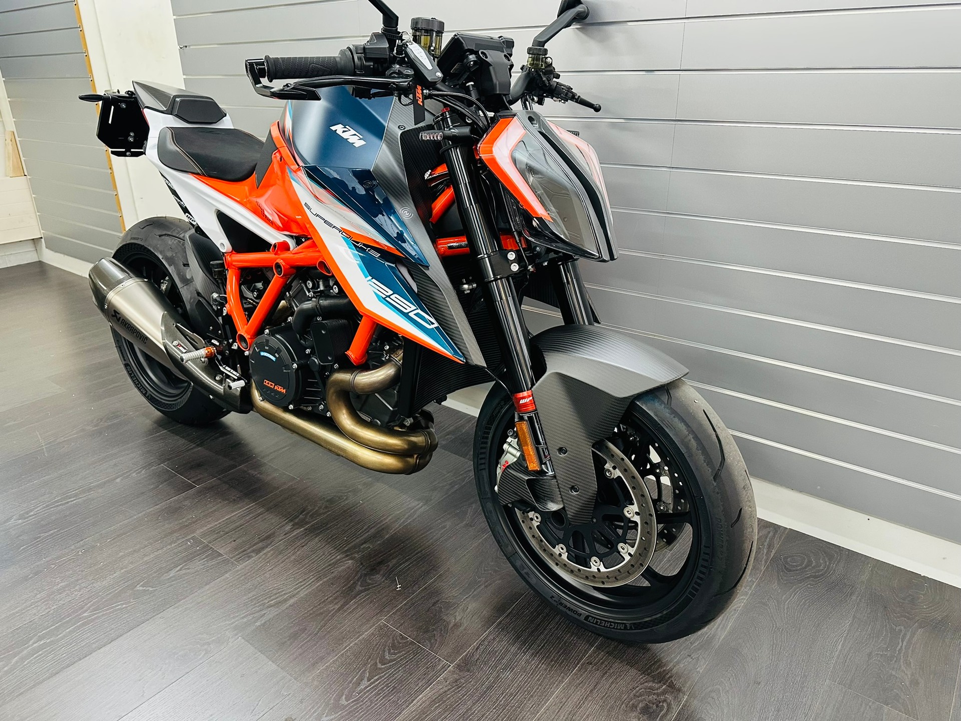 KTM 1290 Super Duke RR-showroom-element-2