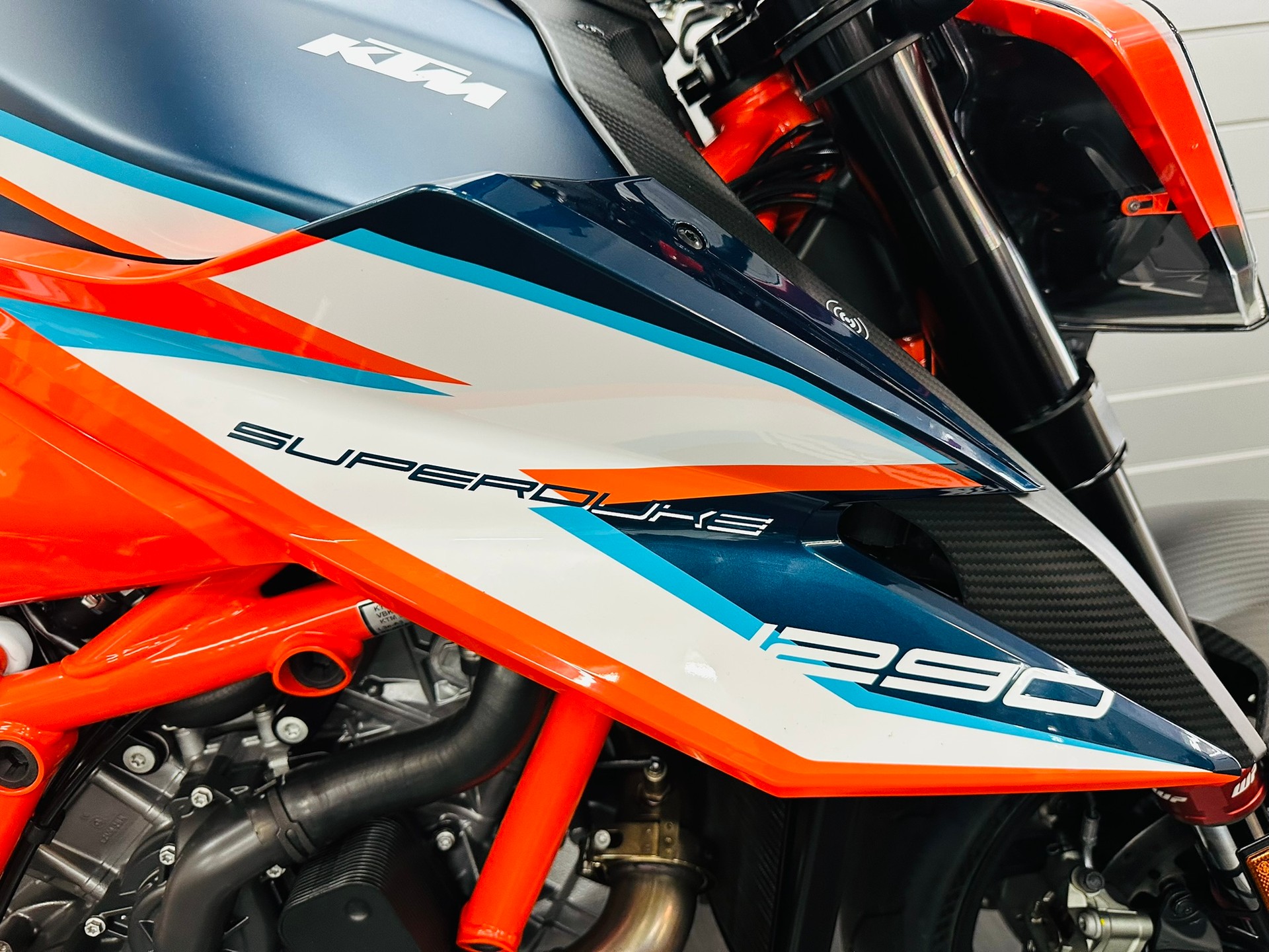 KTM 1290 Super Duke RR-showroom-element-1