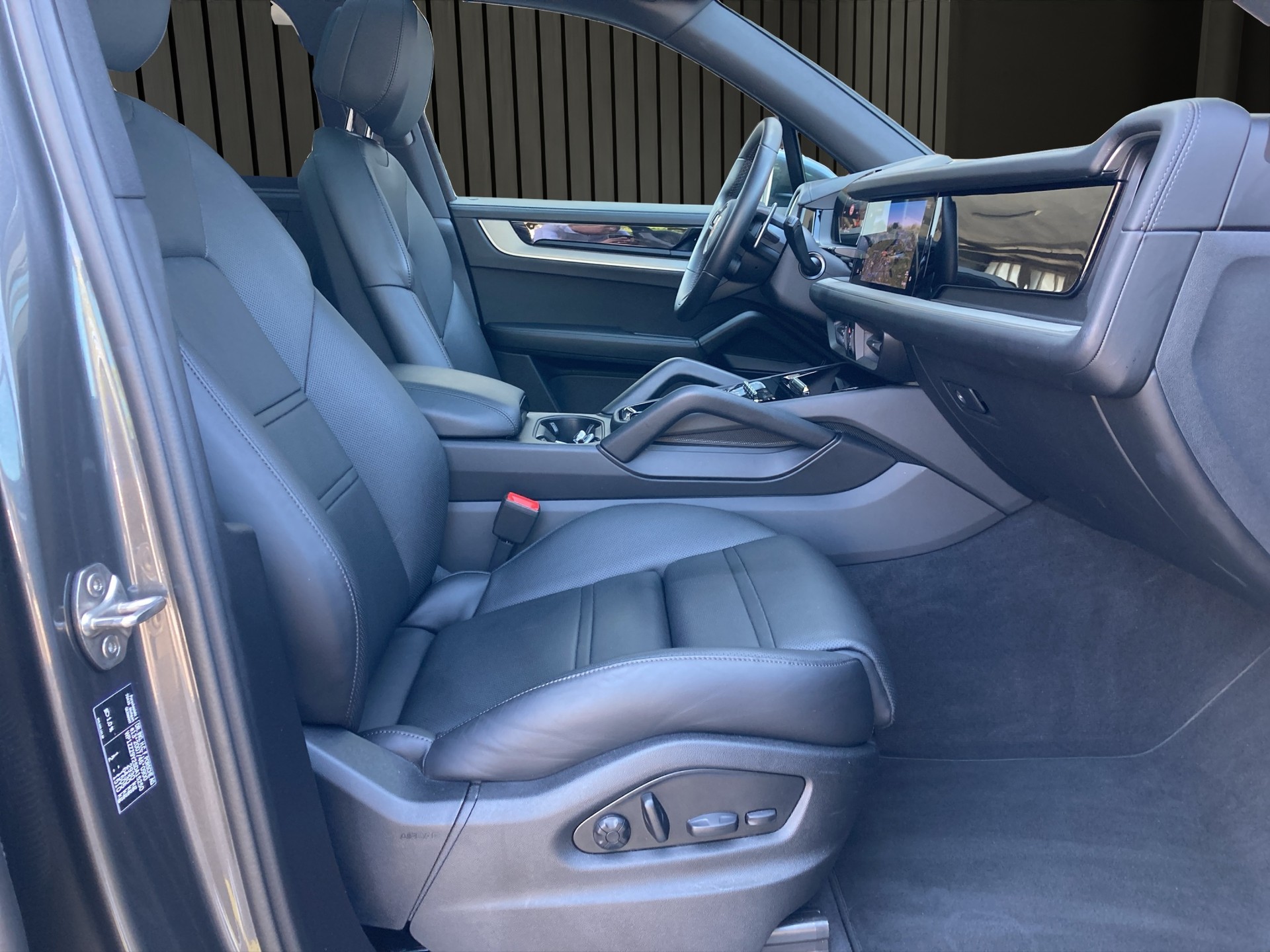 PORSCHE Cayenne S-image-15