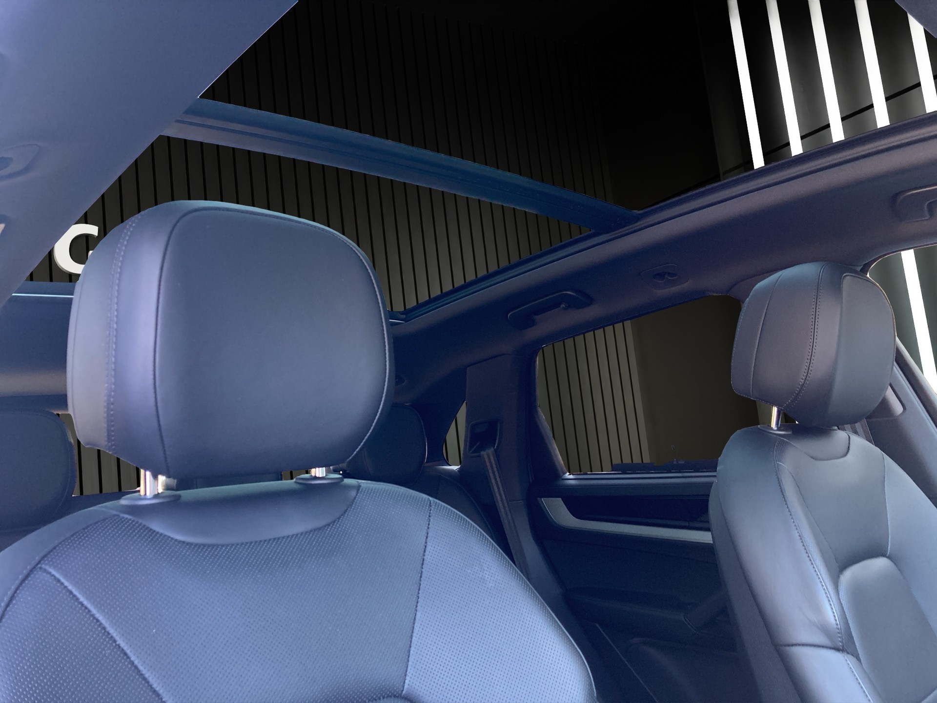 PORSCHE Cayenne S-image-16