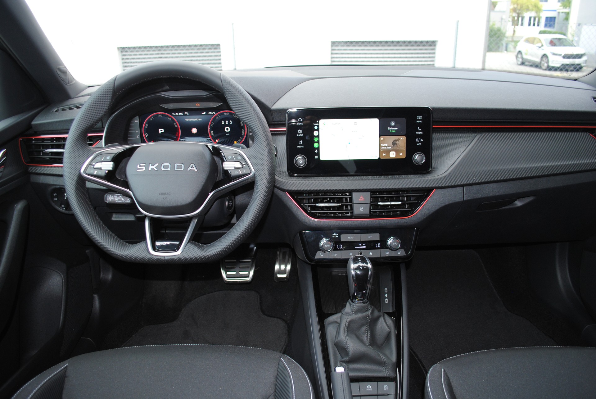 SKODA Kamiq 1.5 TSI Monte Carlo DSG-image-10