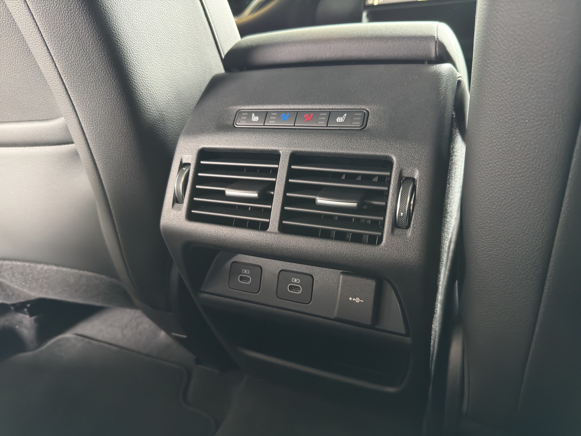 LAND ROVER Discovery Sport D200 2.0D TD4 MHEV Landmark AT9-image-14