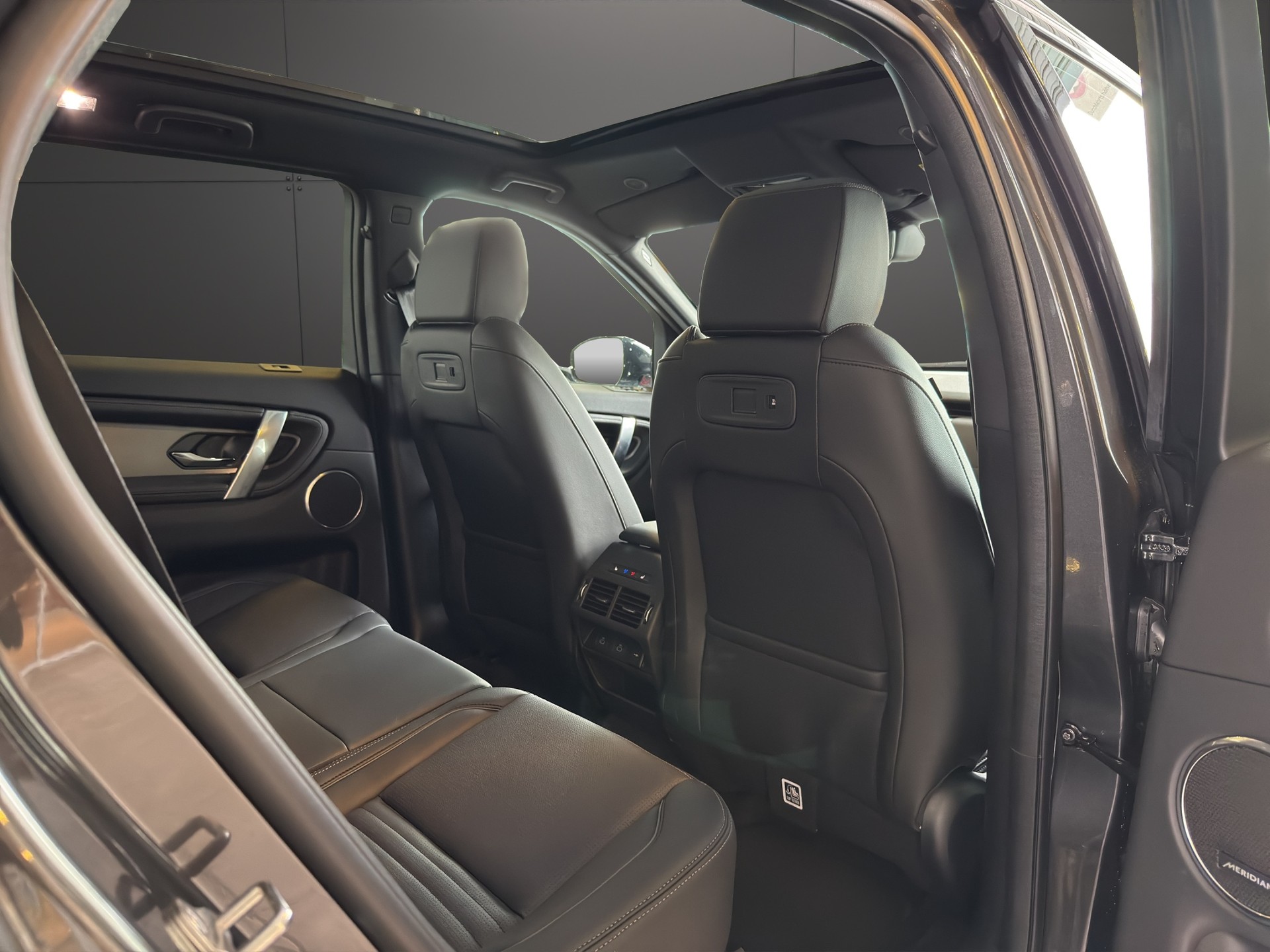 LAND ROVER Discovery Sport D200 2.0D TD4 MHEV Landmark AT9-image-8