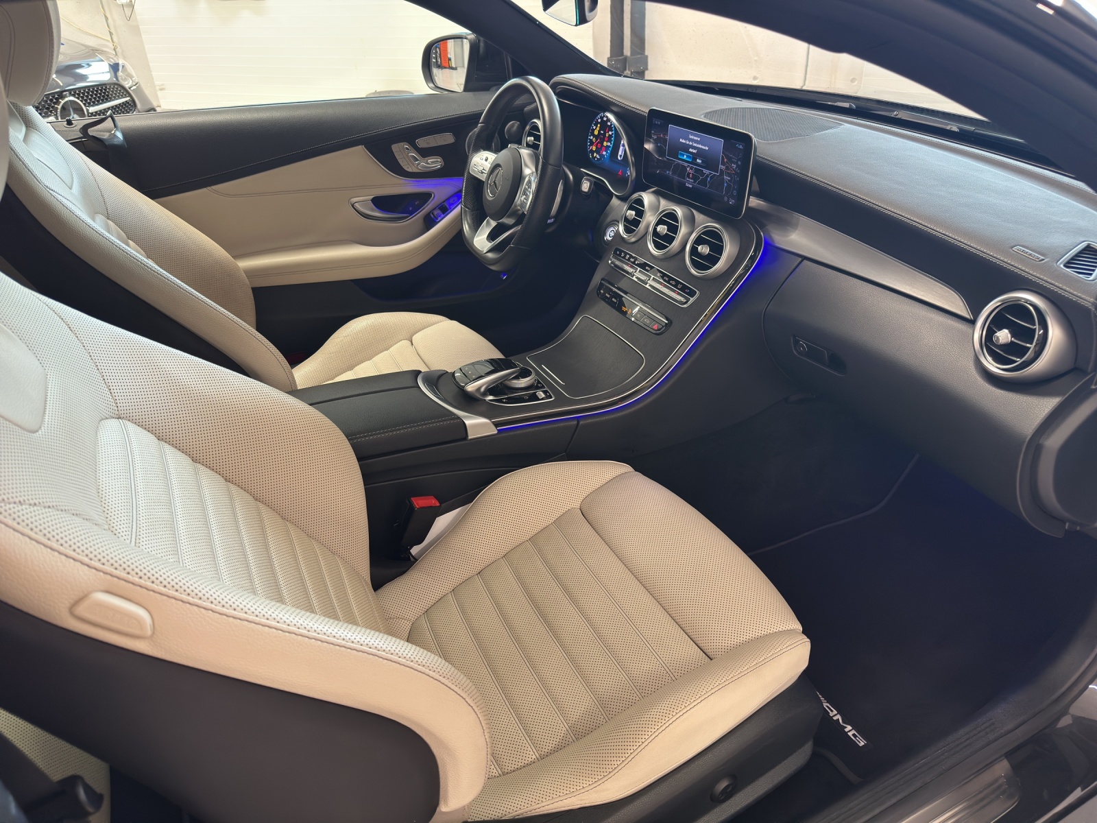 MERCEDES-BENZ C 300 Coupé 4Matic AMG Line + Premium + 9G-tronic-image-15