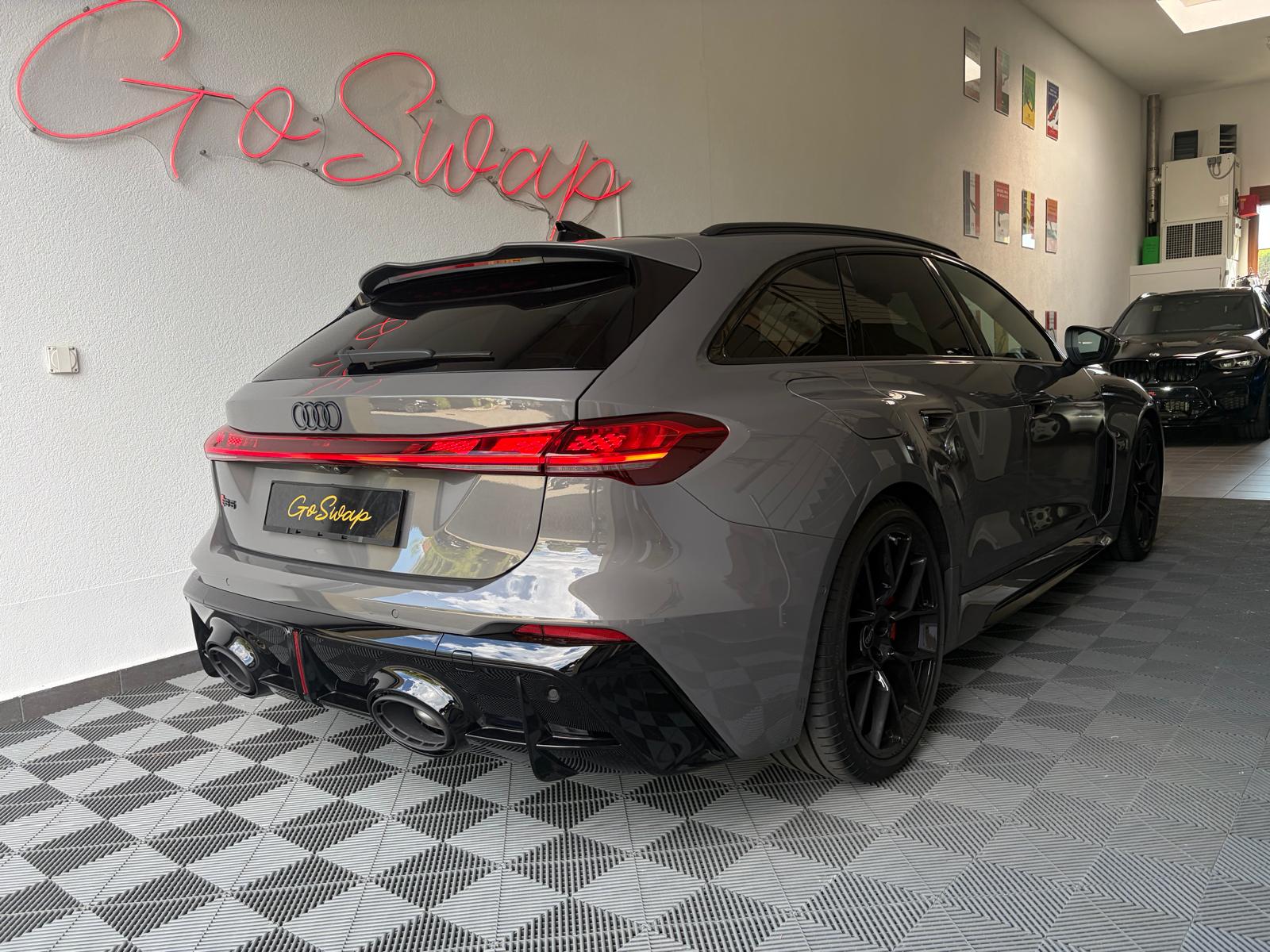 AUDI RS 5 Avant TFSI 470 kW Tiptronic quattro *Pack RS *Attelage*-image-2