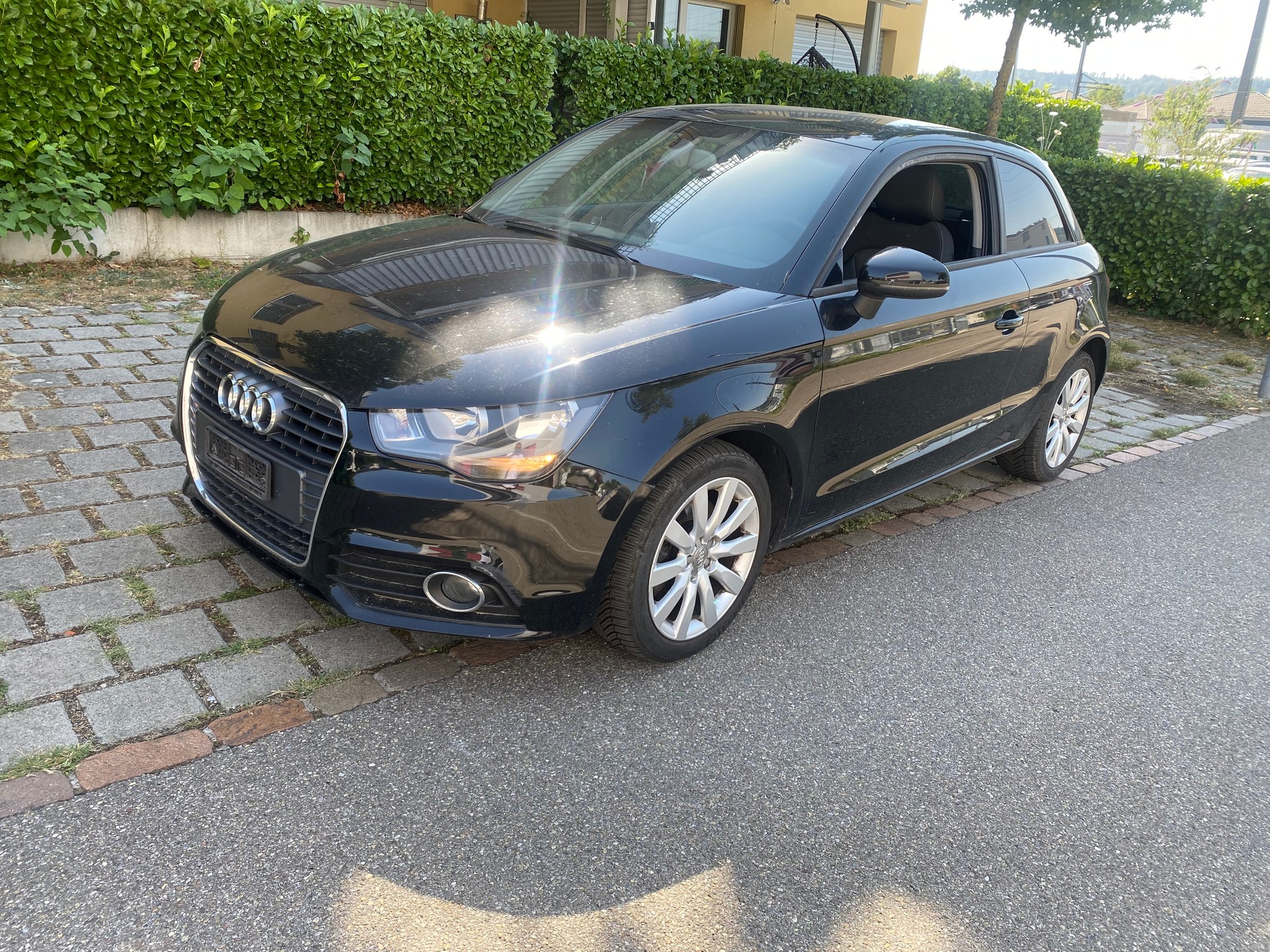 AUDI A1 1.4 TFSI Attraction S-tronic-image-2