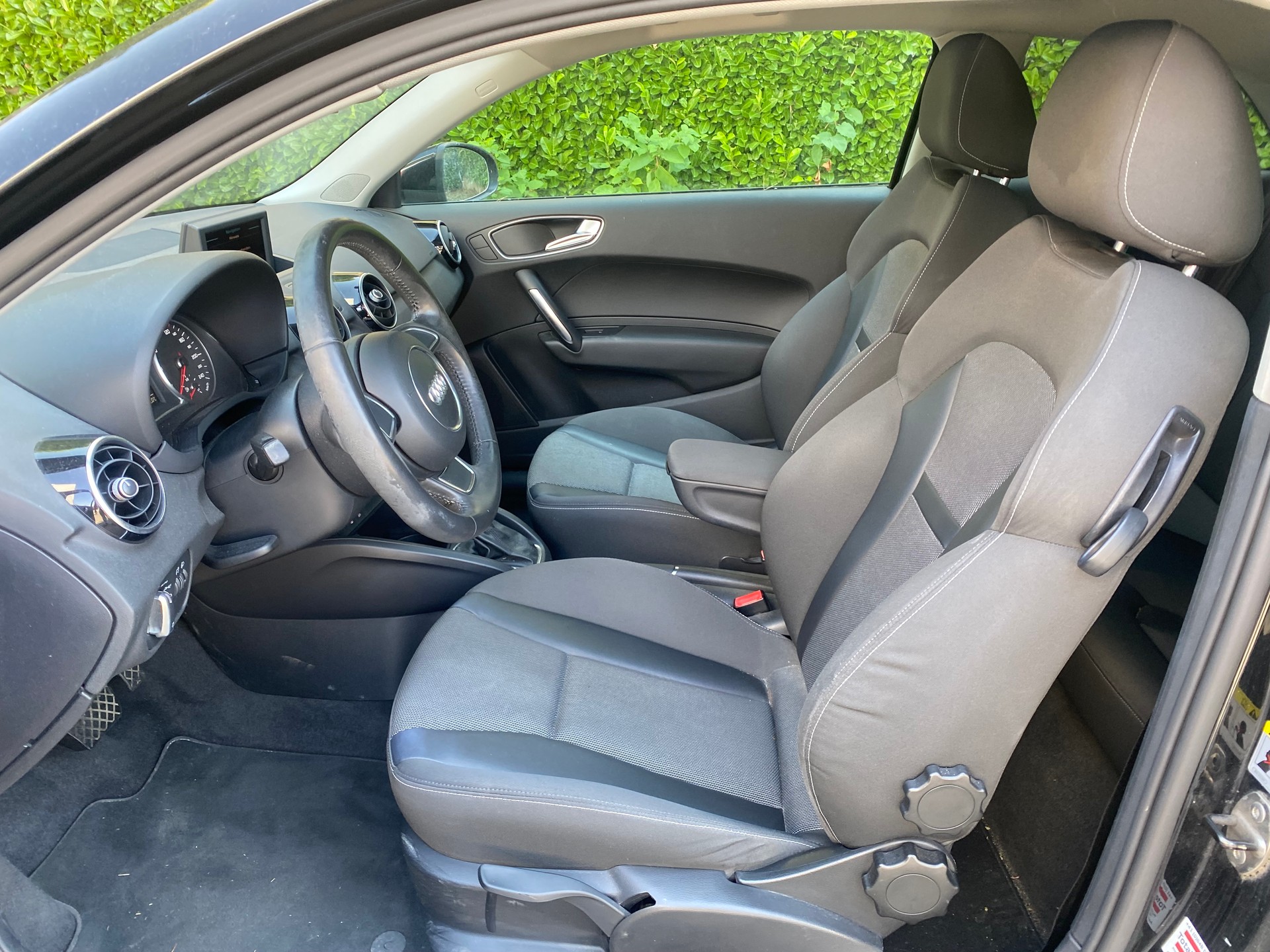 AUDI A1 1.4 TFSI Attraction S-tronic-image-9