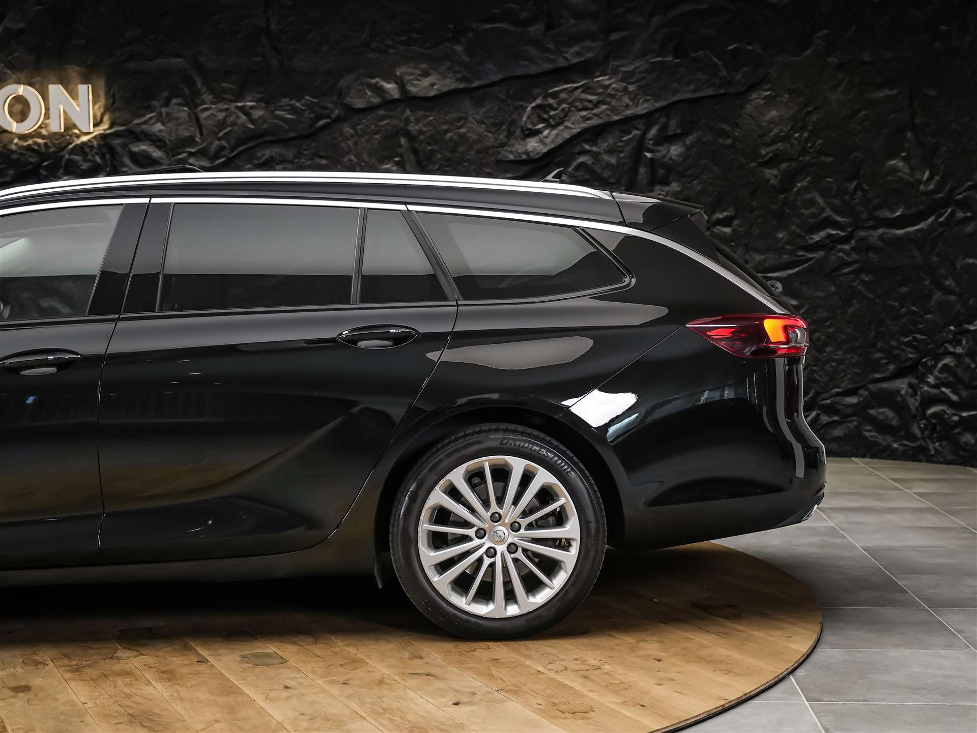 OPEL Insignia 2.0 BiDTI Sports Tourer Excellence 4WD A. *Panorama*Matrix-LED*Head_up*Lenkradheizung*-image-18