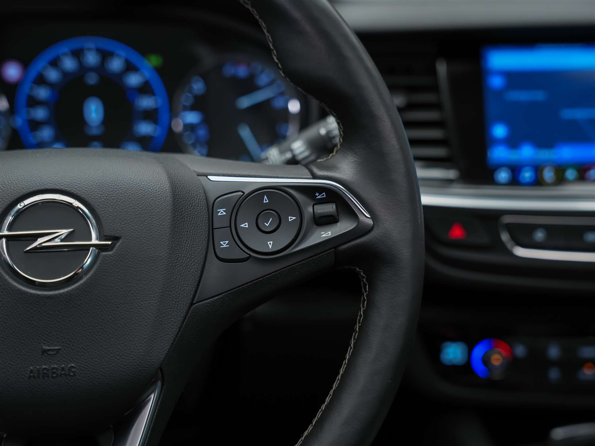 OPEL Insignia 2.0 BiDTI Sports Tourer Excellence 4WD A. *Panorama*Matrix-LED*Head_up*Lenkradheizung*-image-29