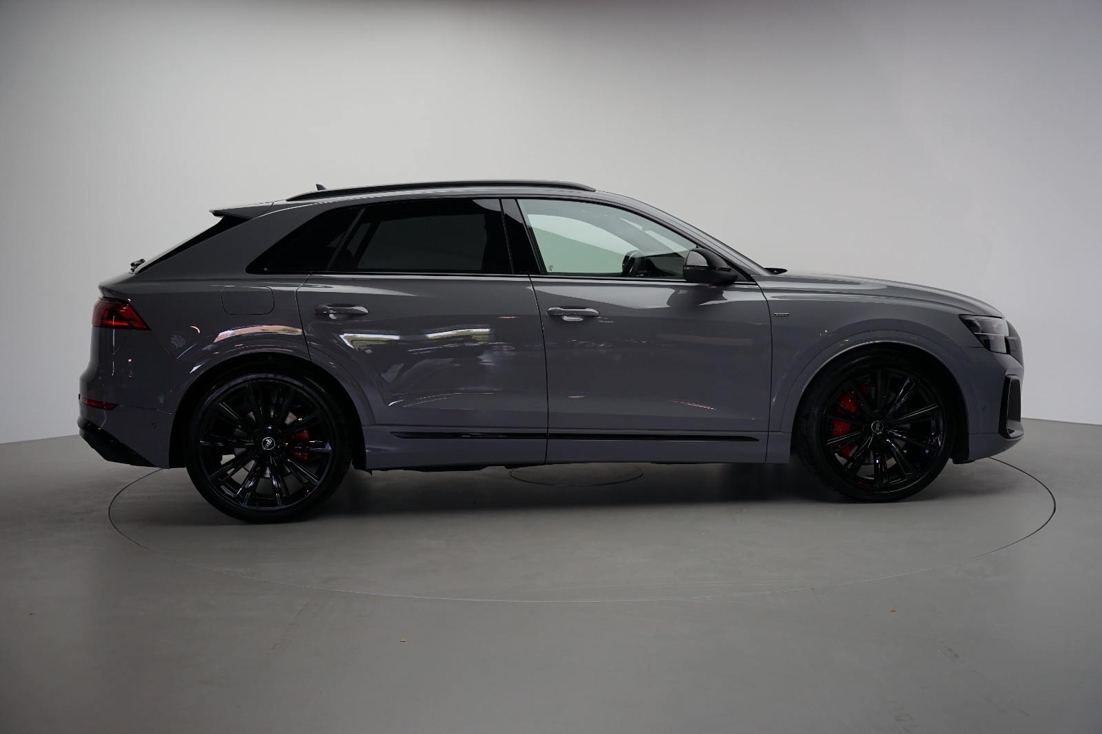 AUDI Q8 SUV TFSI e quattro 360 kW tiptronic-image-5
