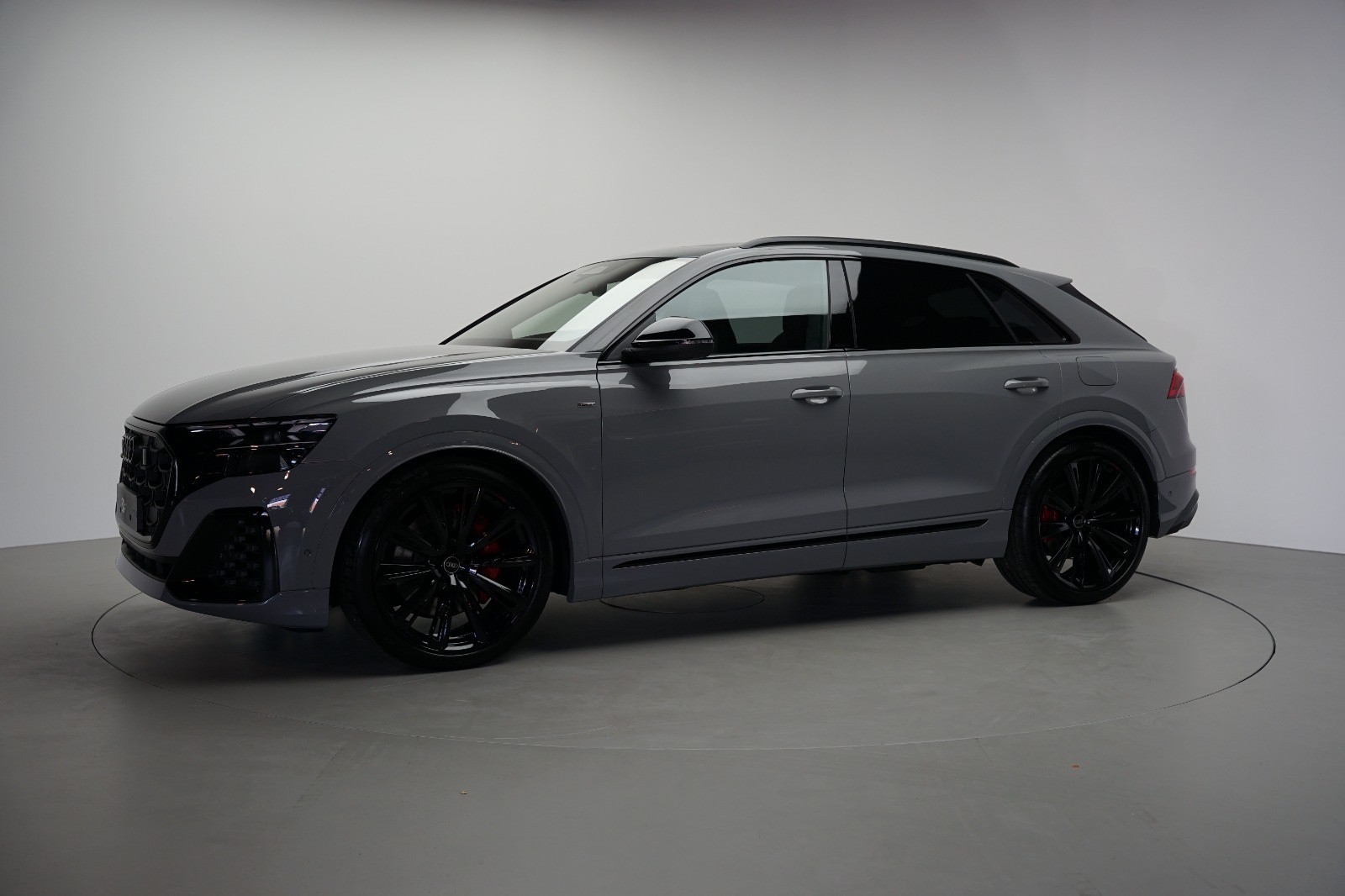 AUDI Q8 SUV TFSI e quattro 360 kW tiptronic-image-1