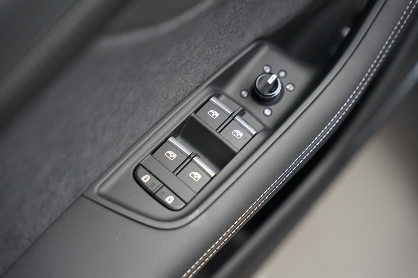 AUDI Q8 SUV TFSI e quattro 360 kW tiptronic-image-9