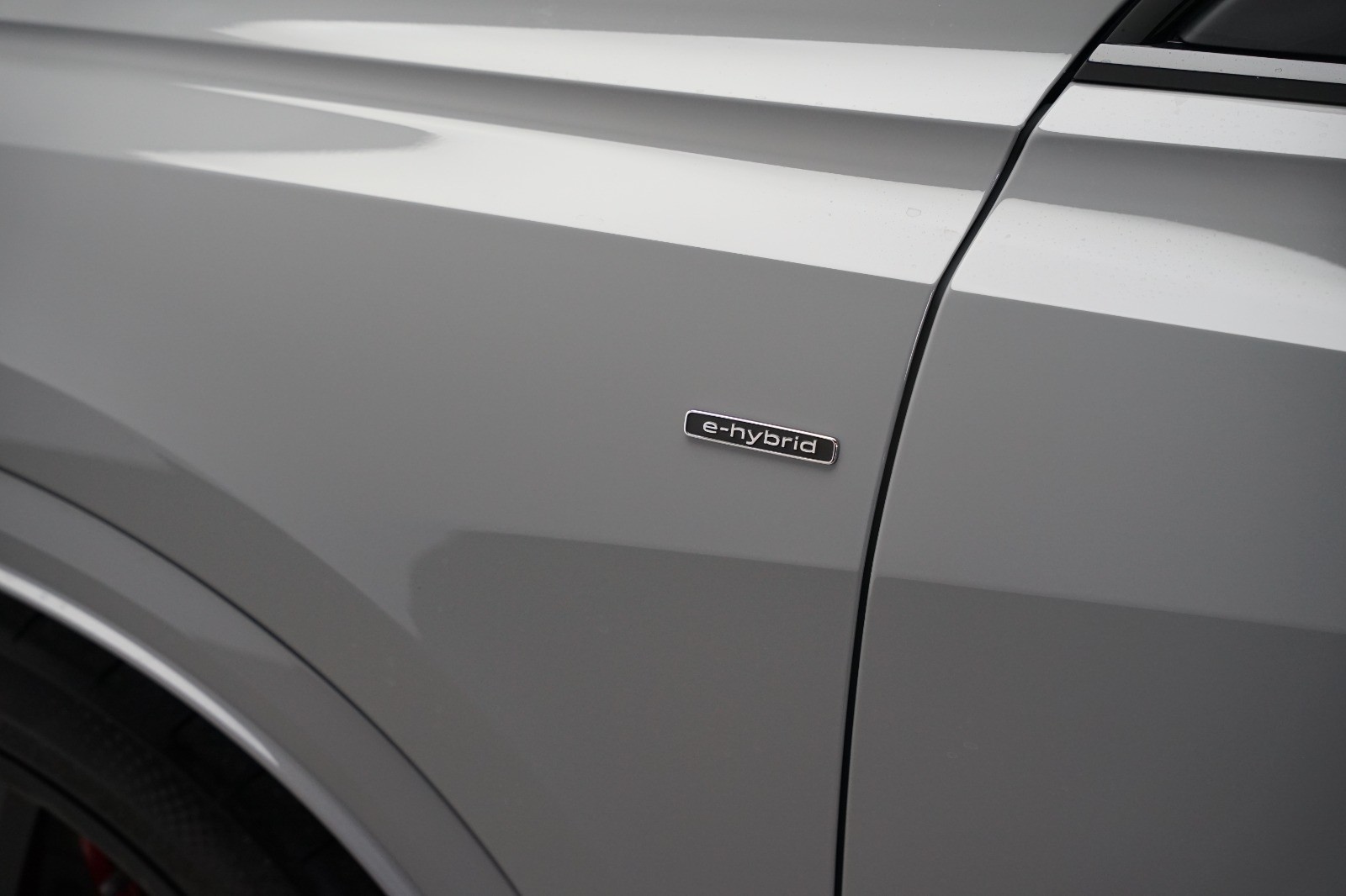 AUDI Q8 SUV TFSI e quattro 360 kW tiptronic-image-26