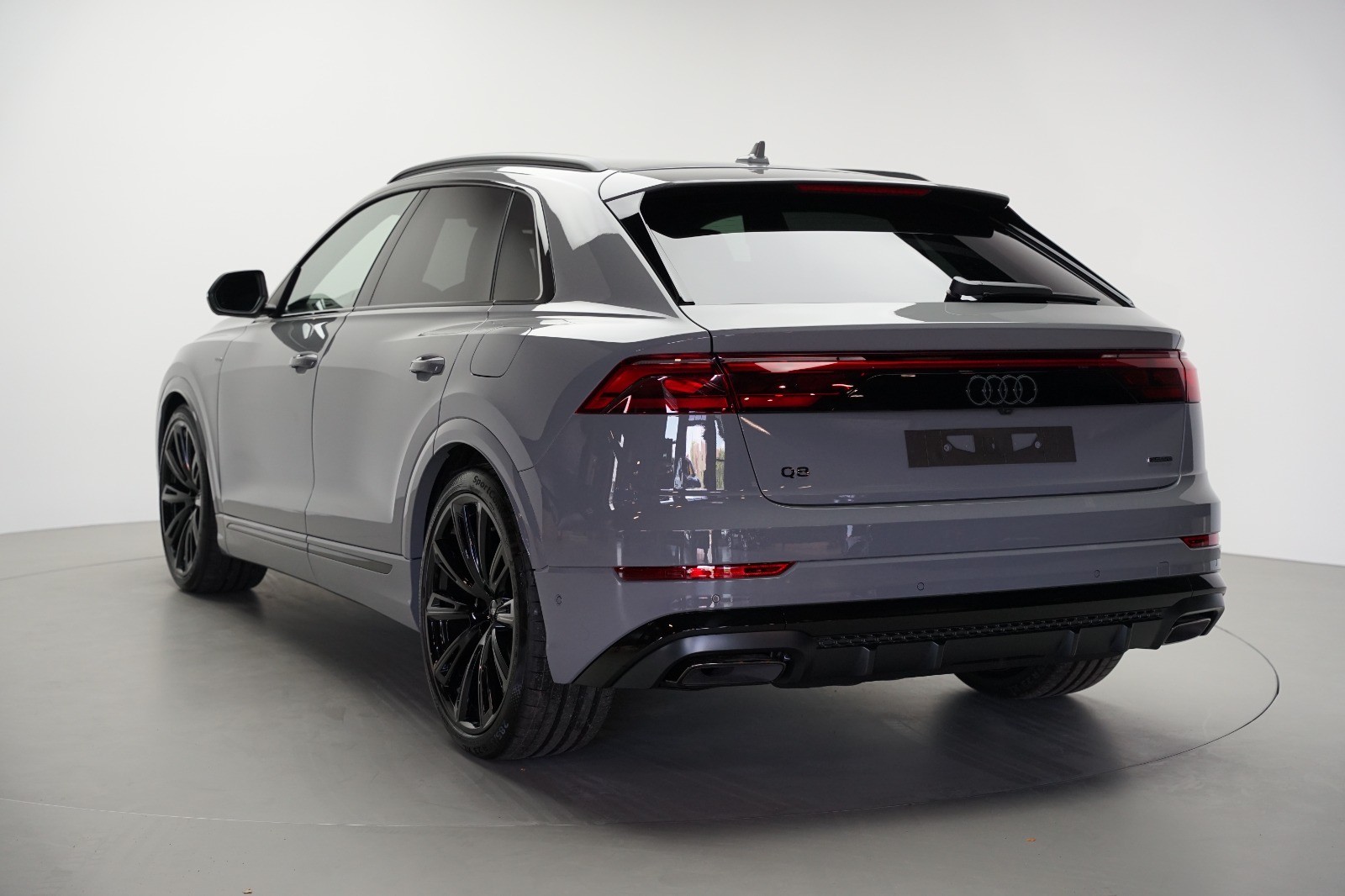 AUDI Q8 SUV TFSI e quattro 360 kW tiptronic-image-2