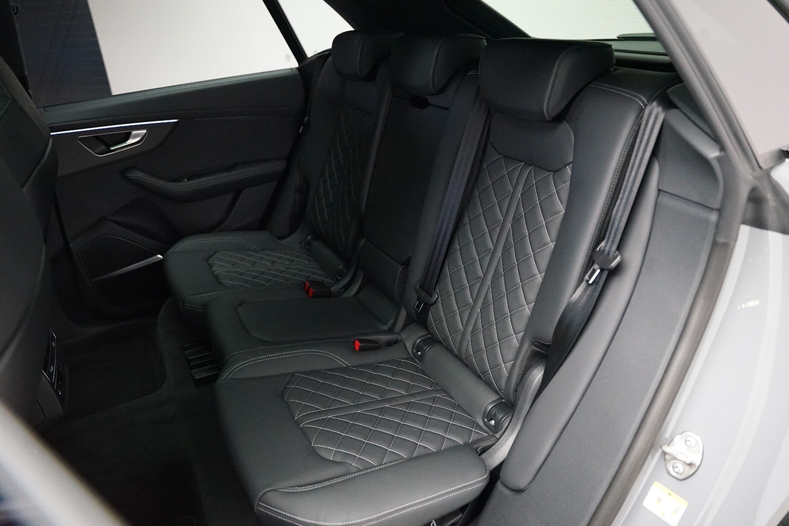 AUDI Q8 SUV TFSI e quattro 360 kW tiptronic-image-20