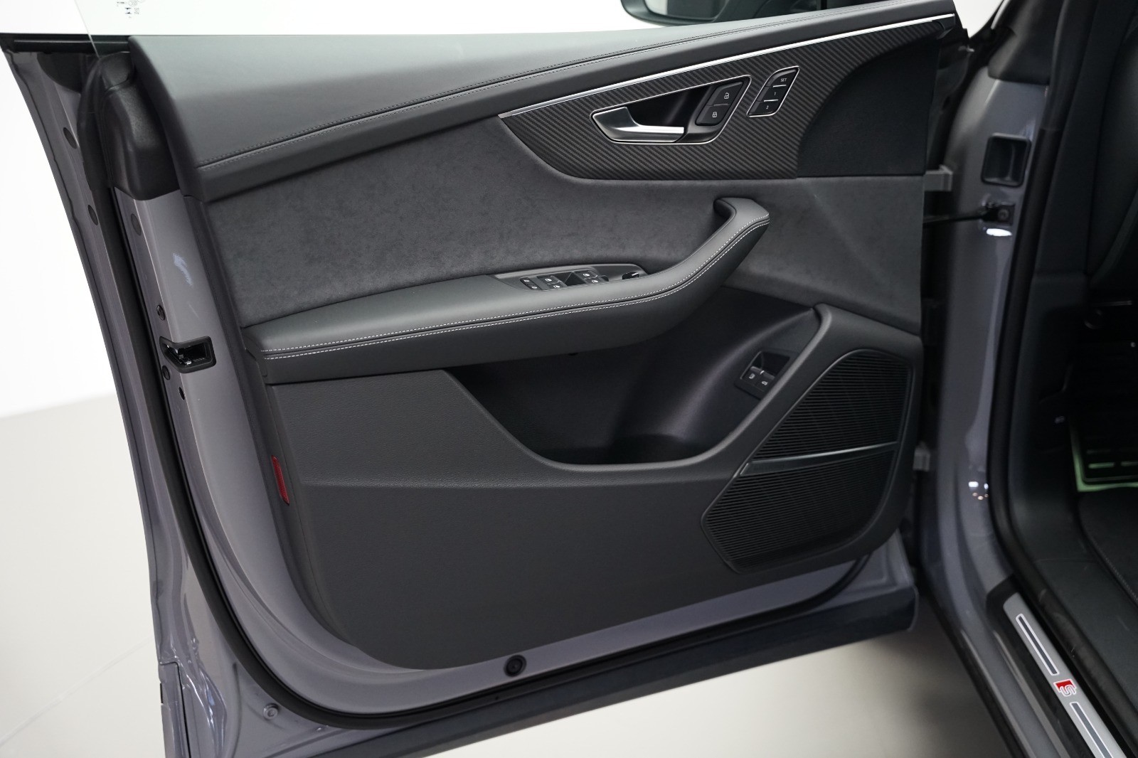 AUDI Q8 SUV TFSI e quattro 360 kW tiptronic-image-8