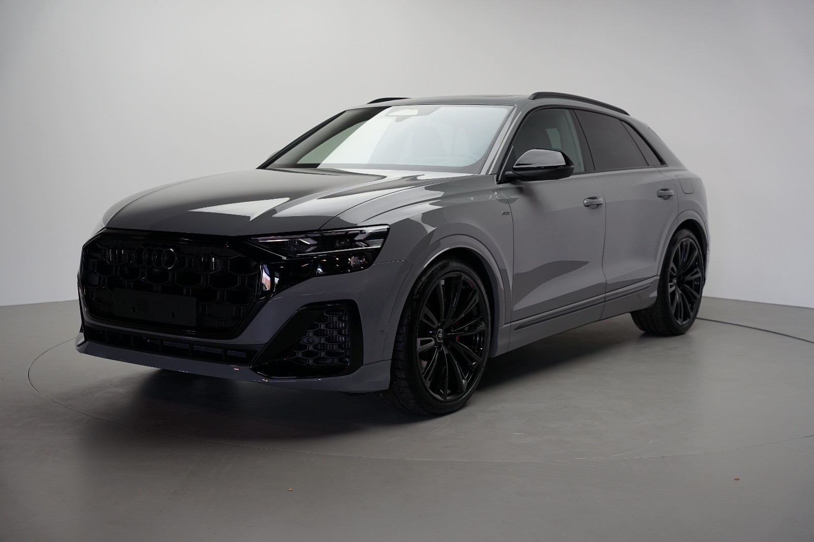 AUDI Q8 SUV TFSI e quattro 360 kW tiptronic-image-0