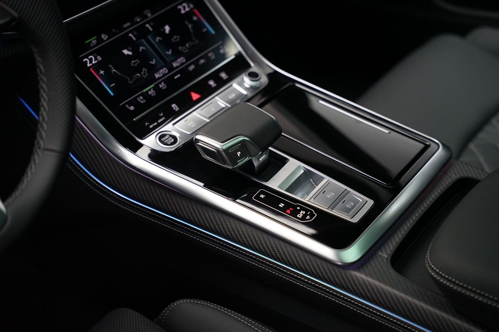 AUDI Q8 SUV TFSI e quattro 360 kW tiptronic-image-14