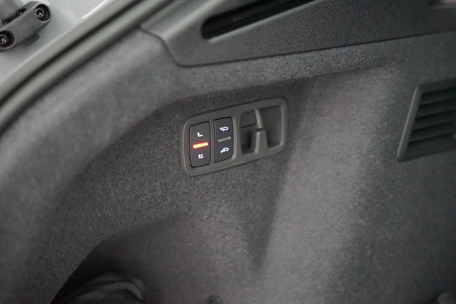 AUDI Q8 SUV TFSI e quattro 360 kW tiptronic-image-21