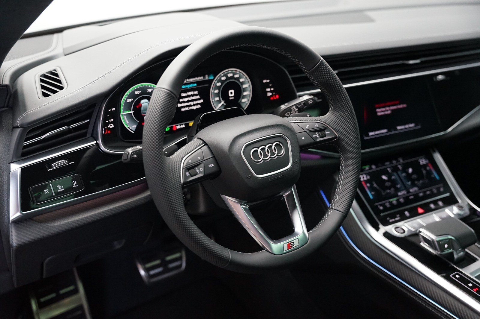 AUDI Q8 SUV TFSI e quattro 360 kW tiptronic-image-13