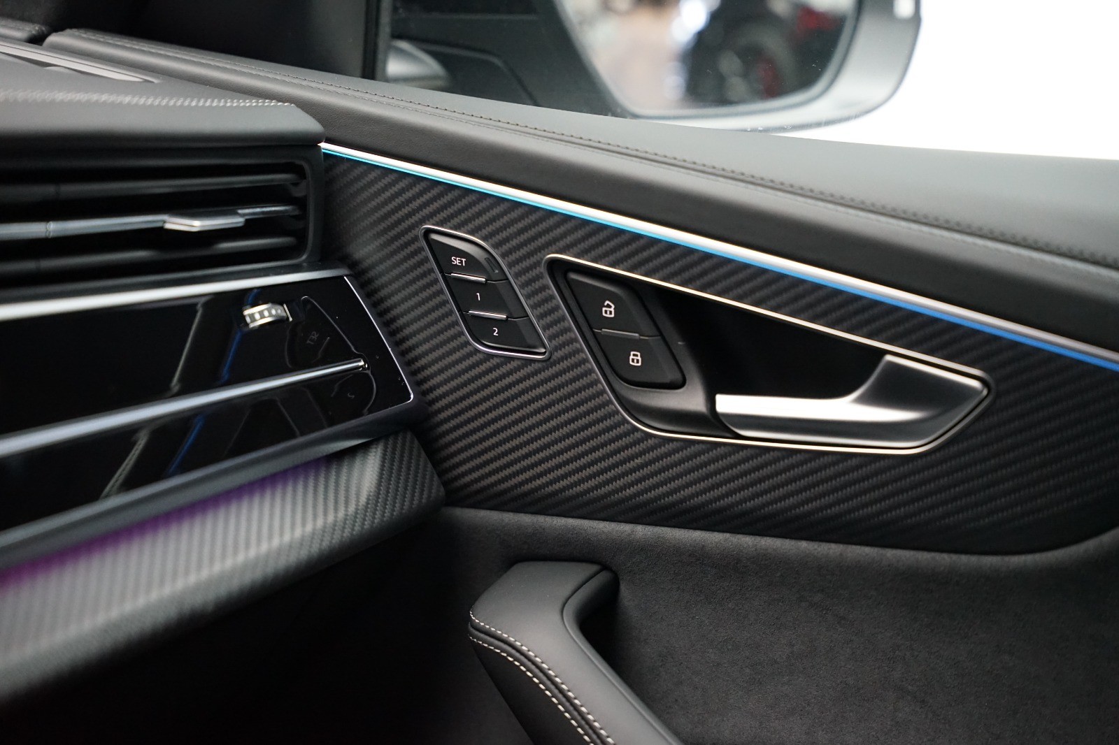 AUDI Q8 SUV TFSI e quattro 360 kW tiptronic-image-17