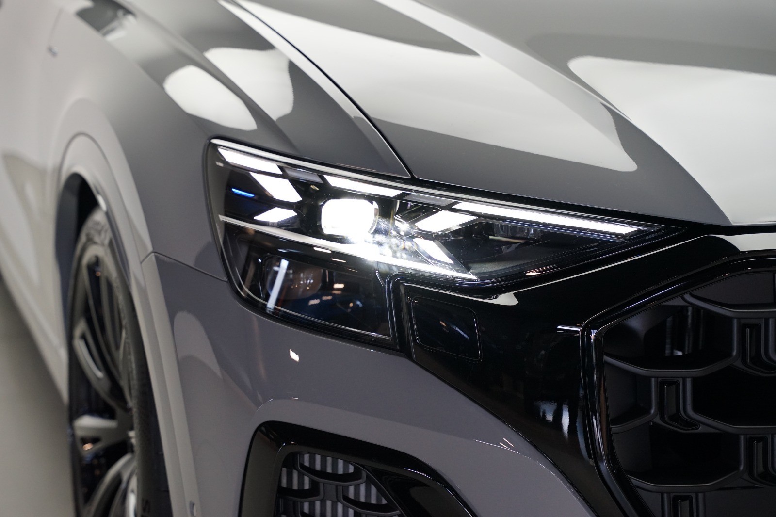 AUDI Q8 SUV TFSI e quattro 360 kW tiptronic-image-22