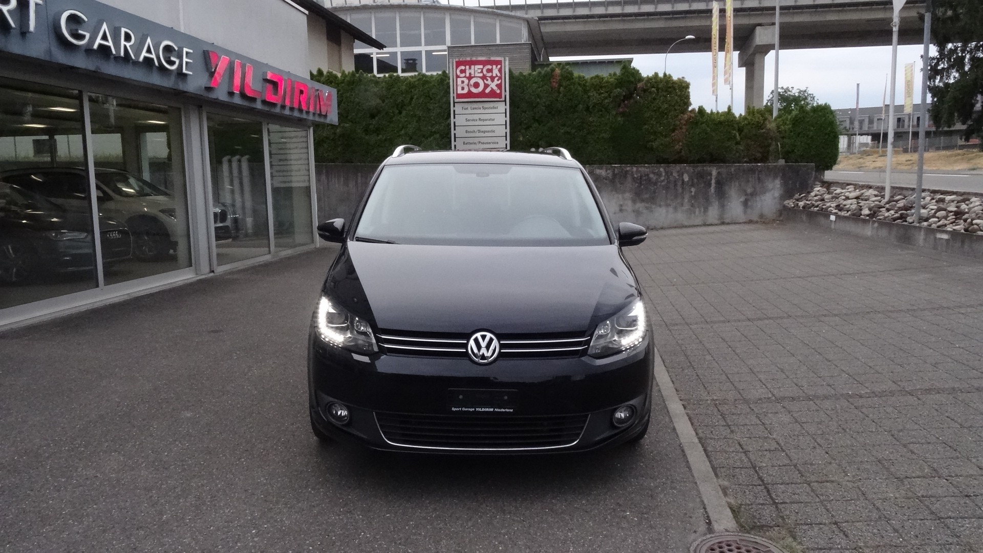 VW Touran 1.4 TSI Highline DSG-showroom-element-1