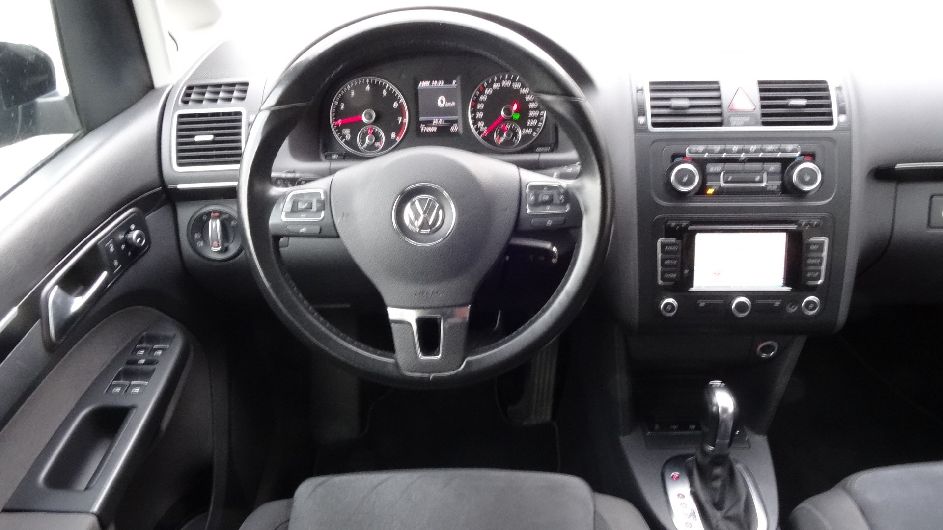 VW Touran 1.4 TSI Highline DSG-image-15