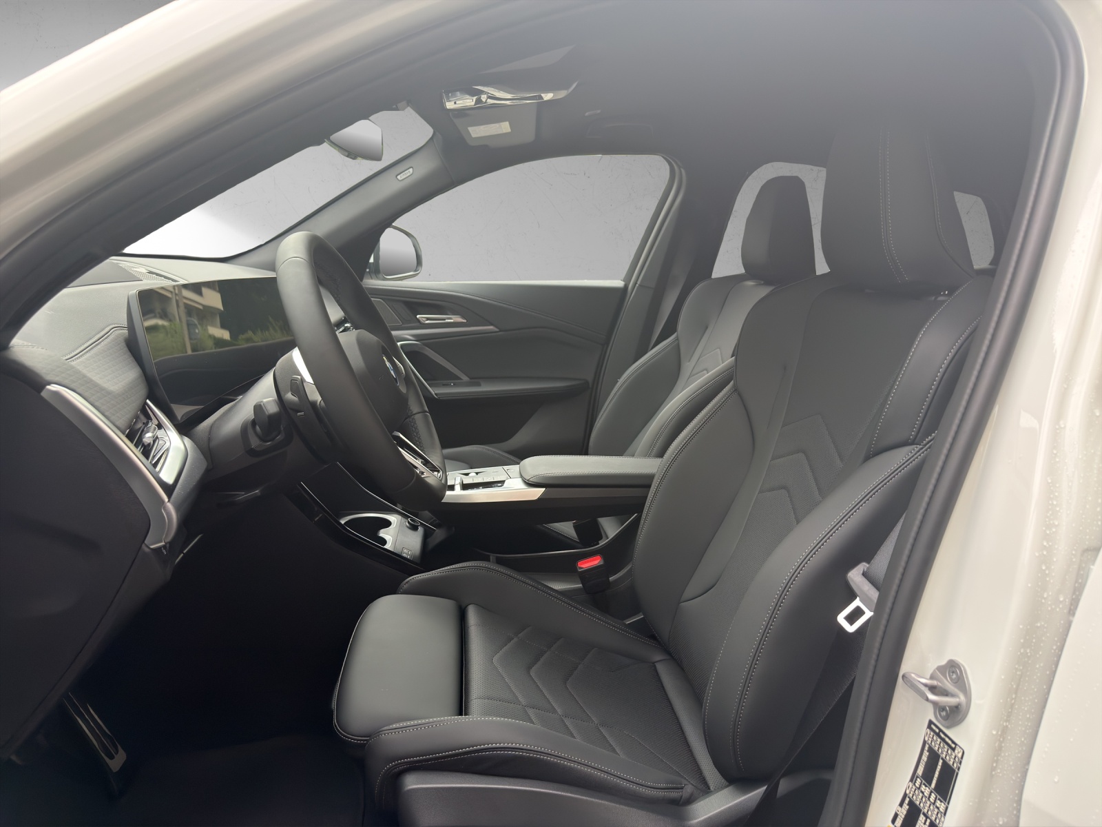 BMW iX2 xDrive 30 M Sport-image-15
