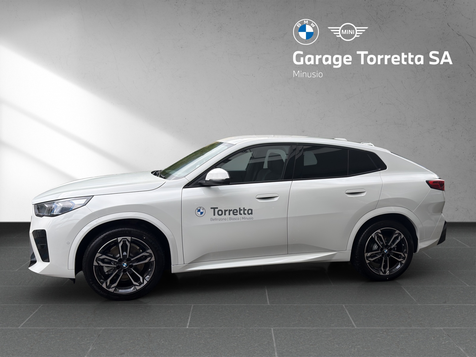BMW iX2 xDrive 30 M Sport-image-1