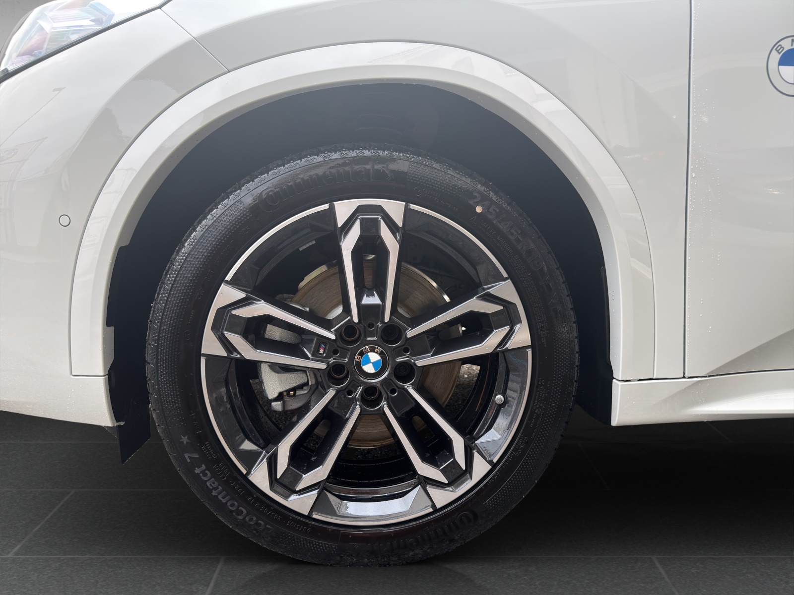 BMW iX2 xDrive 30 M Sport-image-8
