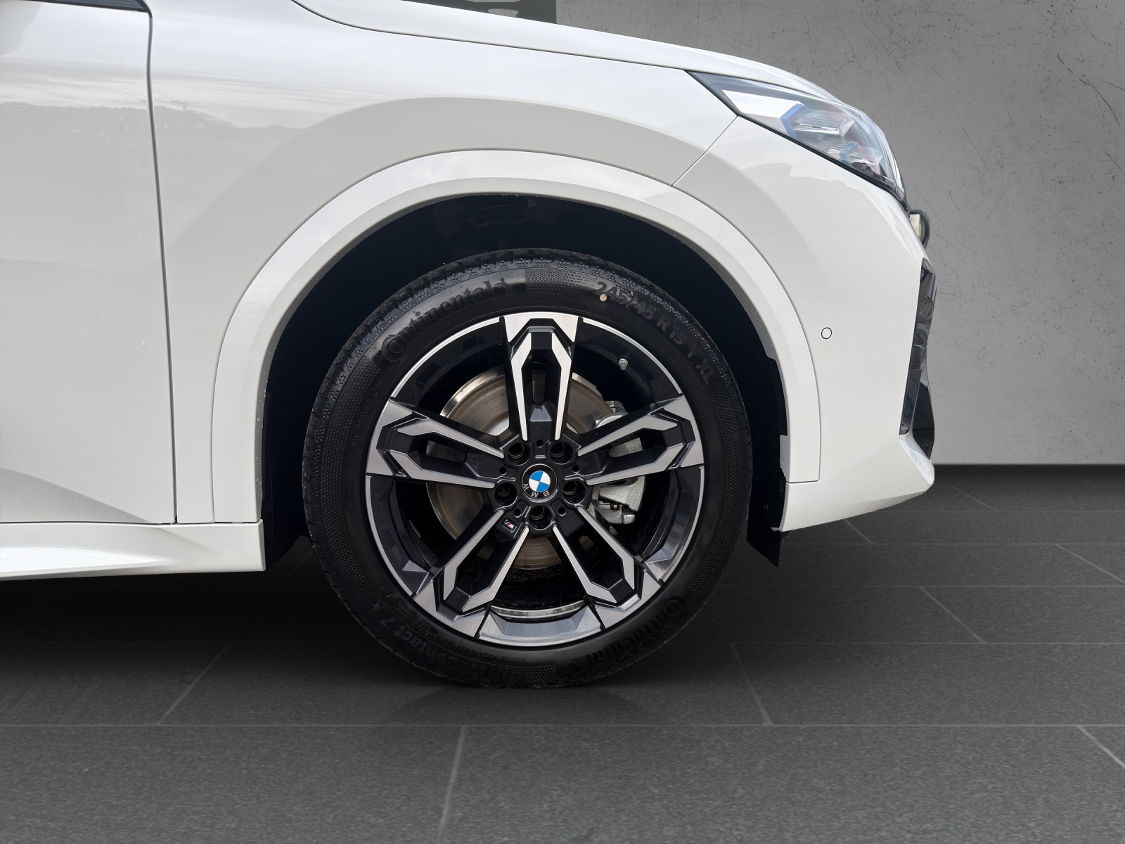BMW iX2 xDrive 30 M Sport-image-11