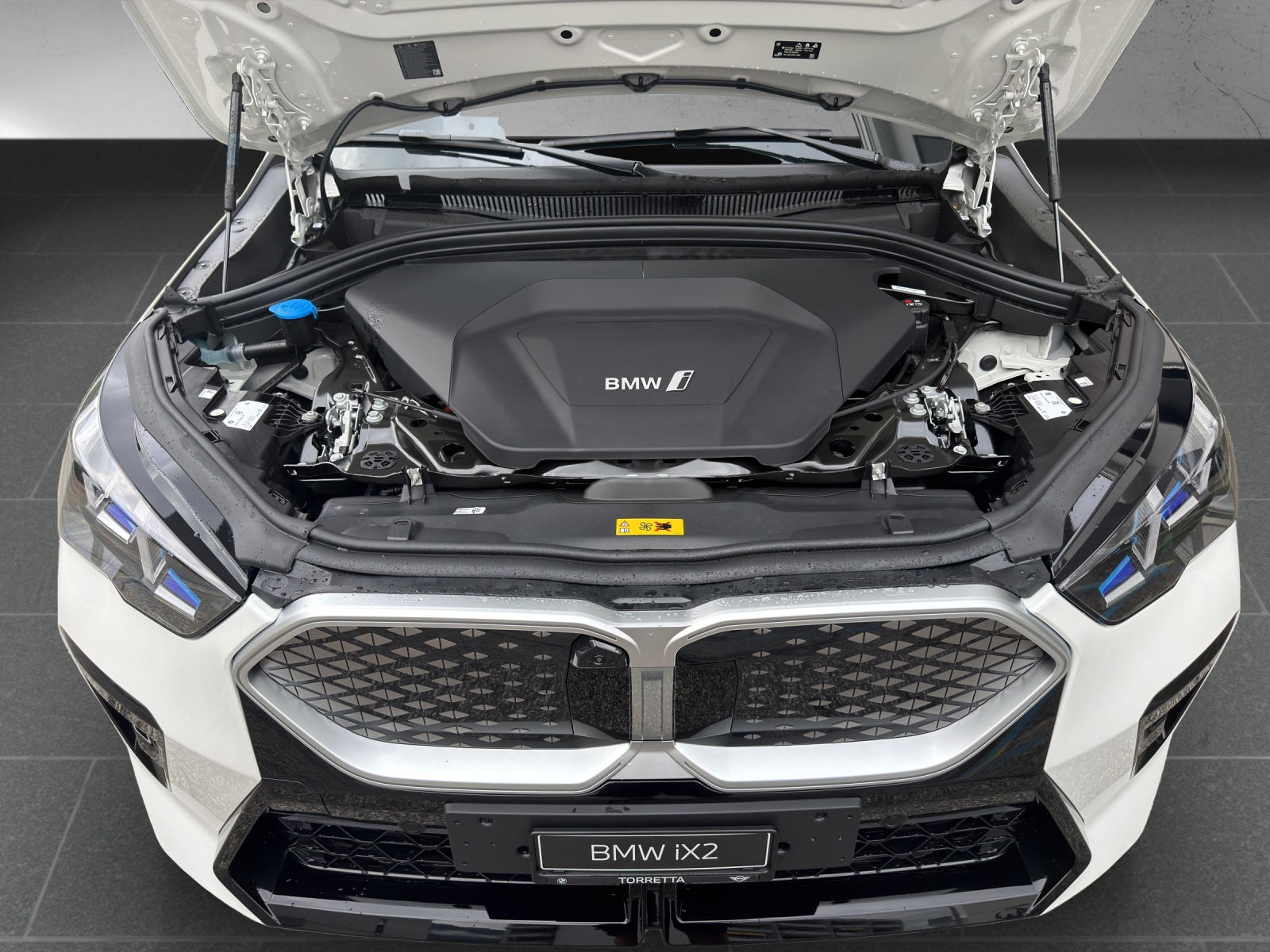 BMW iX2 xDrive 30 M Sport-image-18