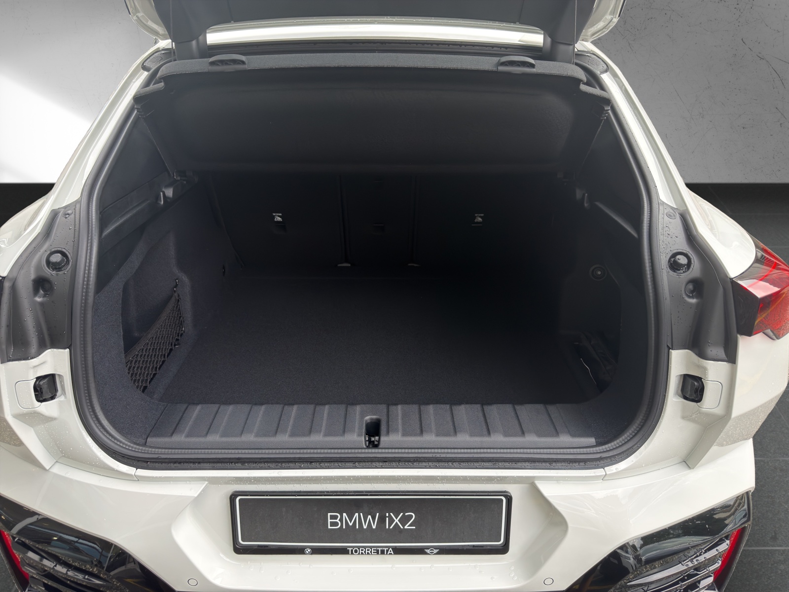 BMW iX2 xDrive 30 M Sport-image-17