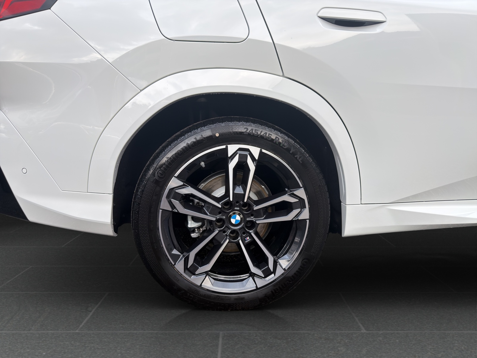 BMW iX2 xDrive 30 M Sport-image-10