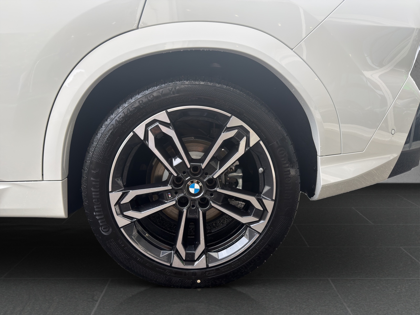 BMW iX2 xDrive 30 M Sport-image-9