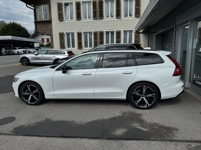 VOLVO V60 2.0 B4 Plus Dark-image-4