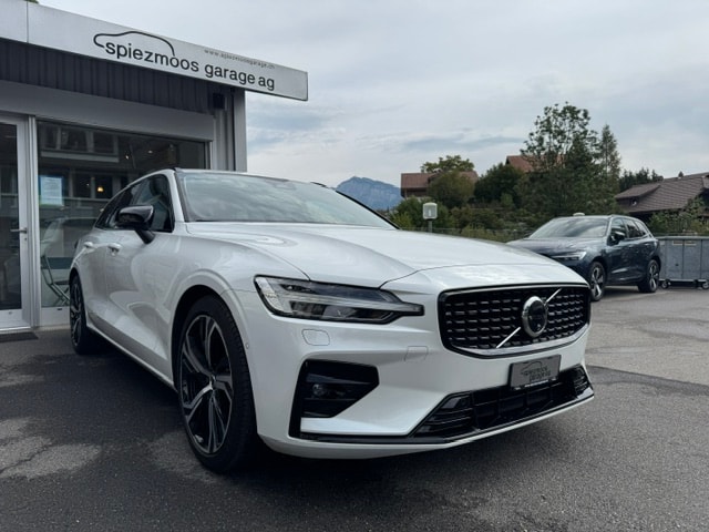 VOLVO V60 2.0 B4 Plus Dark-image-0