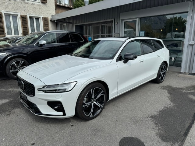 VOLVO V60 2.0 B4 Plus Dark-image-5