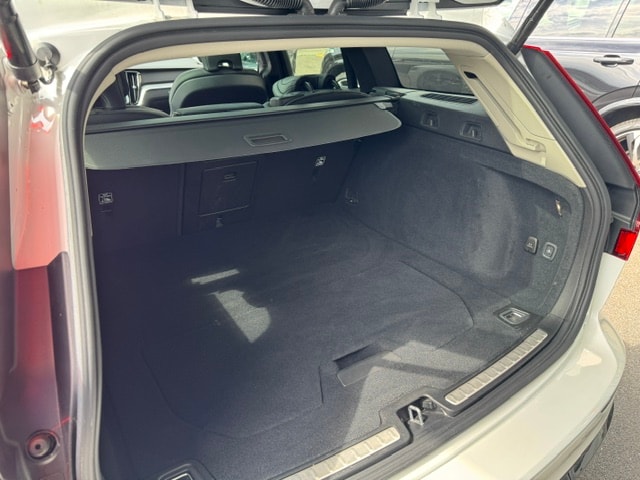 VOLVO V60 2.0 B4 Plus Dark-image-11
