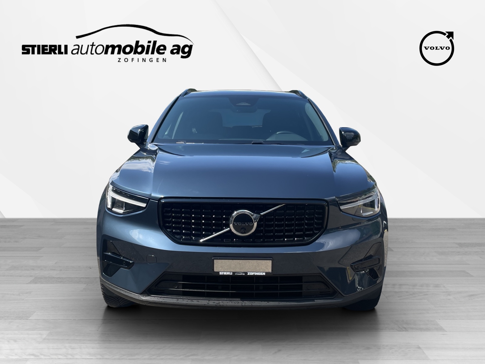 VOLVO XC40 2.0 B3 MH Plus Dark-image-1