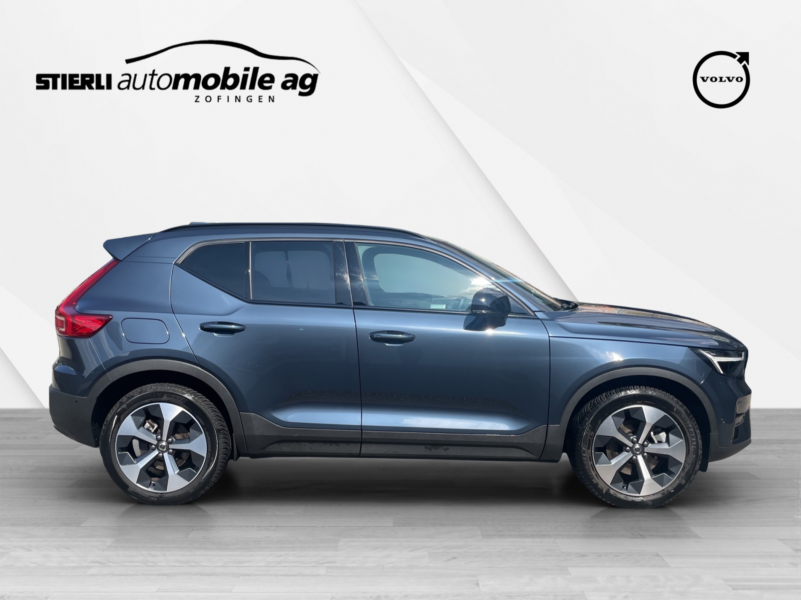 VOLVO XC40 2.0 B3 MH Plus Dark-image-3